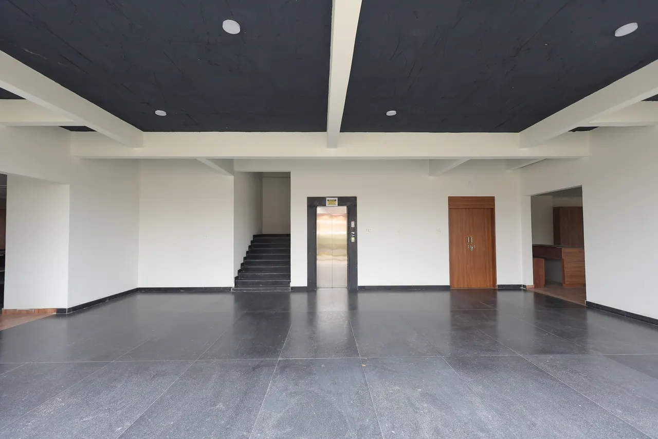 The open-plan work lounge and co-working hall at Sree Raaga Resorts
